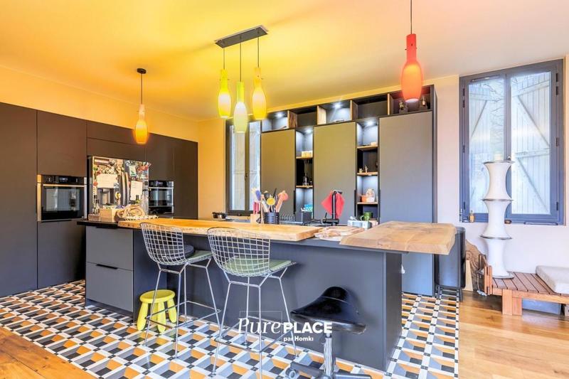 Maison - 350 m² - 10 pièces