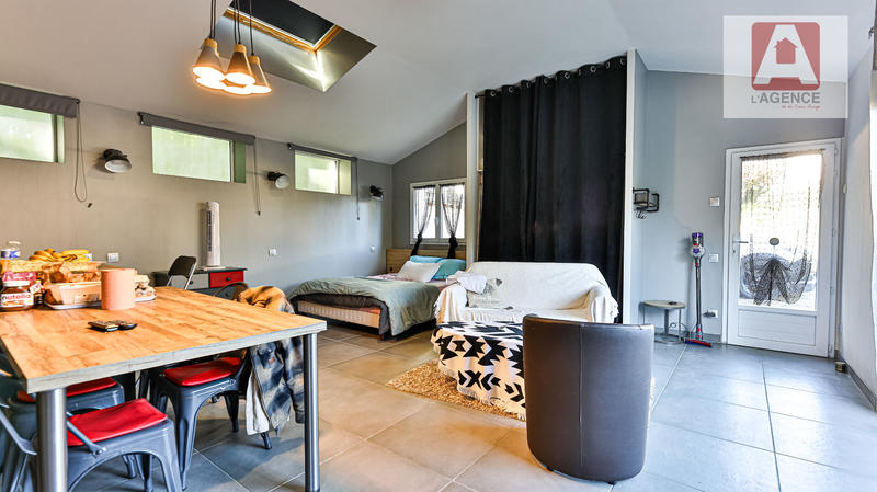 Maison - 235 m² - 8 pièces