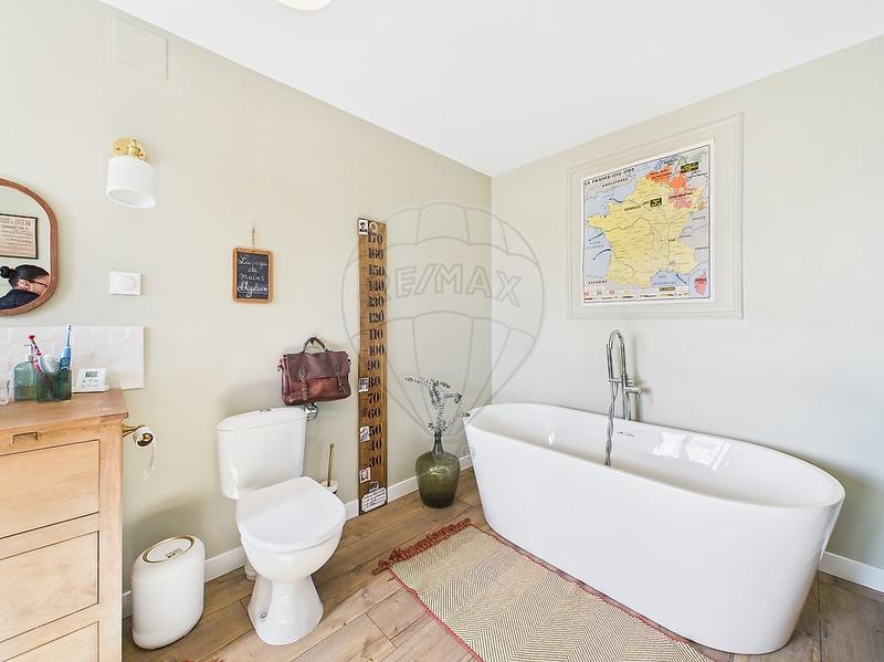 Maison - 270 m² - 7 pièces