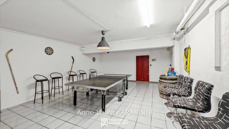 Maison - 270 m² - 10 pièces