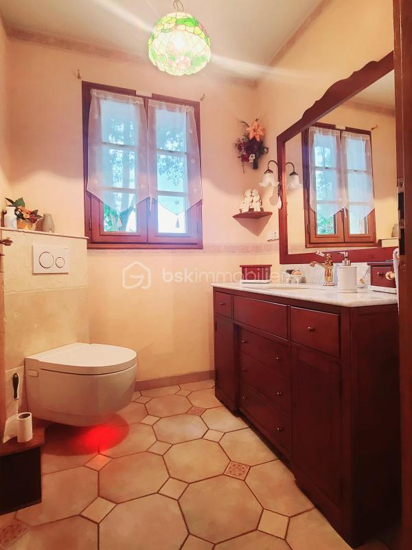 Maison - 306 m² - 8 pièces