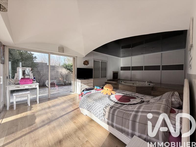 Maison de maîtres - 271 m² - 8 pièces