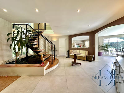 Maison contemporaine - 360 m² - 8 pièces