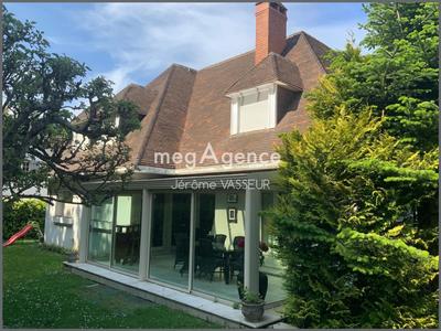 Maison - 224 m² - 7 pièces