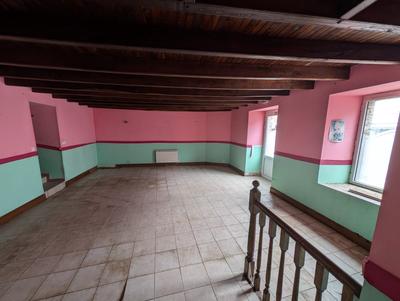 Maison - 440 m² - 8 pièces