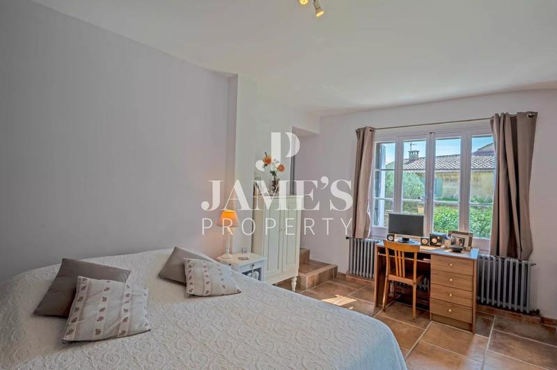 Maison - 255 m² - 7 pièces