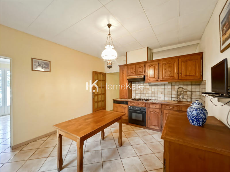 Maison - 230 m² - 7 pièces