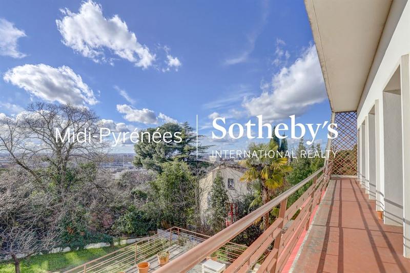 Maison - 325 m² - 6 pièces