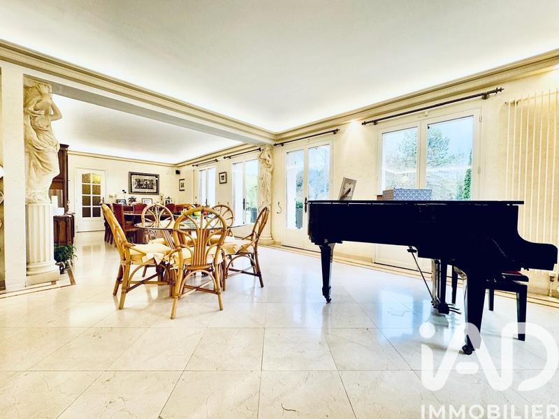 Maison - 410 m² - 12 pièces