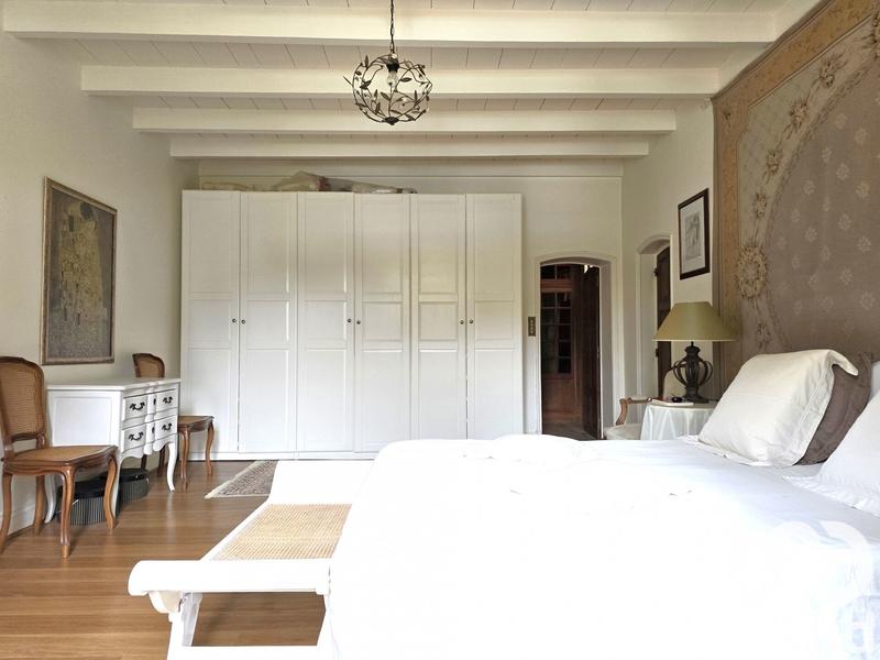 Maison - 270 m² - 10 pièces