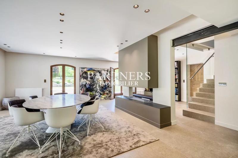 Maison - 465 m² - 11 pièces