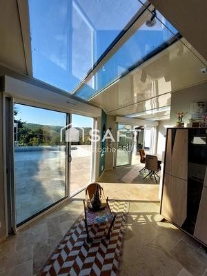 Maison - 215 m² - 6 pièces