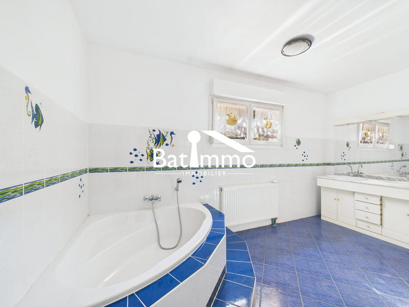 Maison - 211 m² - 7 pièces