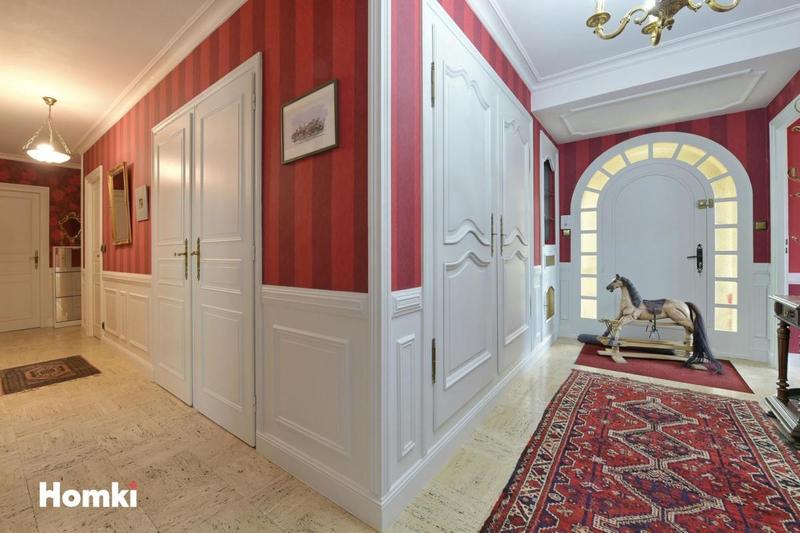 Maison - 257 m² - 9 pièces