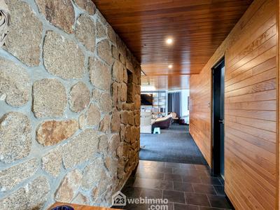 Maison - 234 m² - 8 pièces