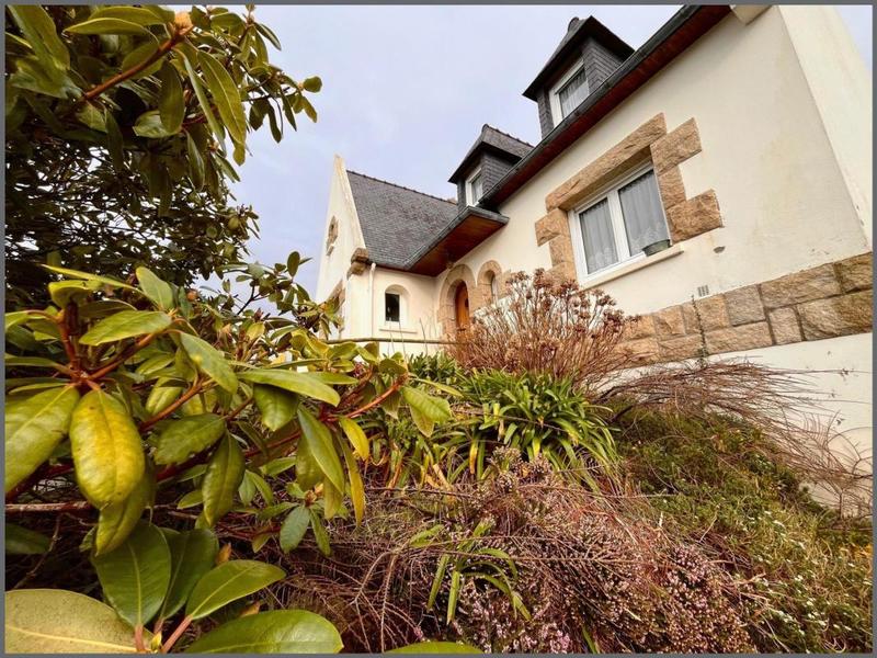 Maison traditionnelle - 116 m² - 9 pièces