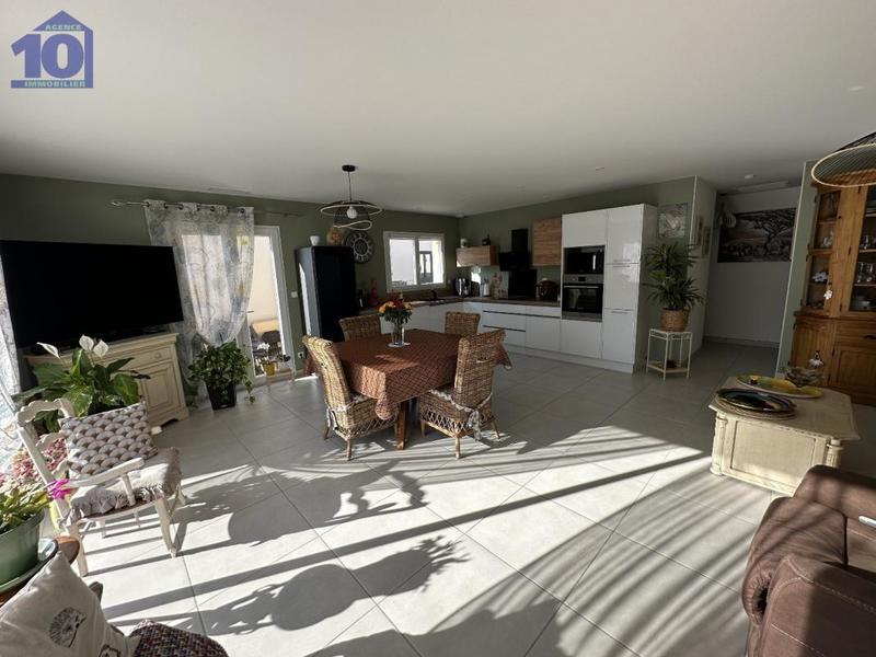 Maison - 99 m² - 4 pièces