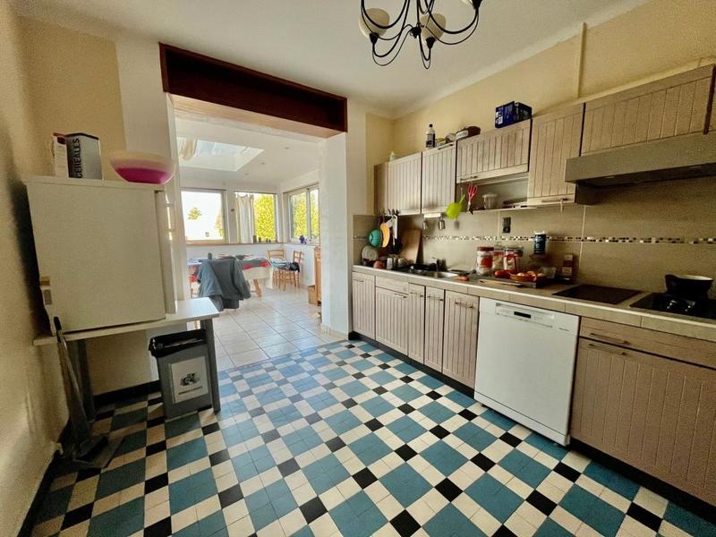 Maison - 240 m² - 9 pièces