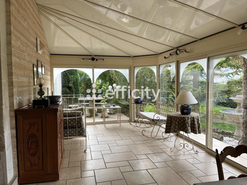 Maison - 302 m² - 8 pièces