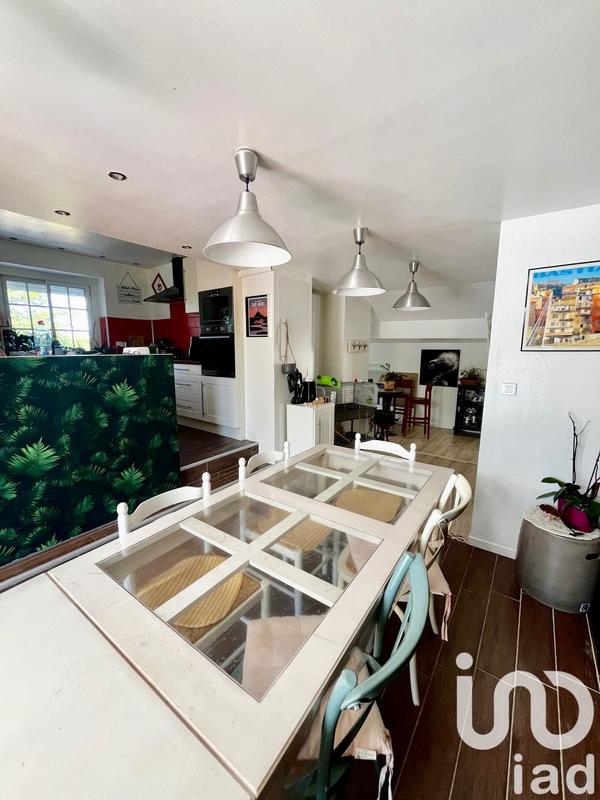 Maison - 180 m² - 8 pièces