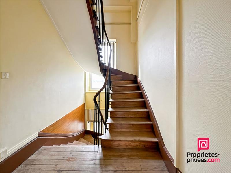 Maison - 370 m² - 5 pièces