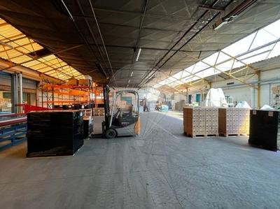 Local commercial - 2 550 m² - 1 pièce