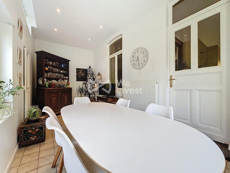 Maison - 220 m² - 8 pièces