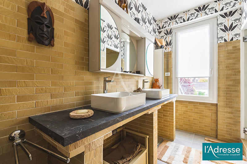 Maison - 208 m² - 10 pièces