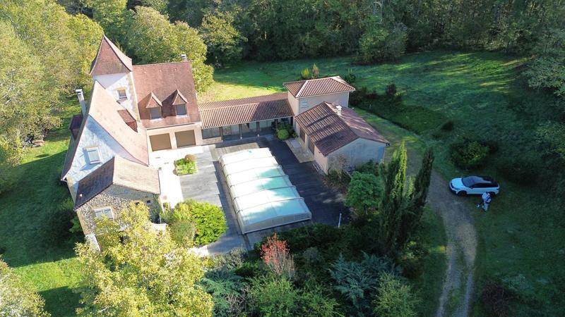 Maison - 300 m² - 10 pièces