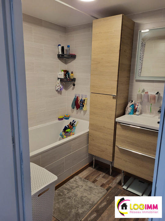 Maison - 90 m² - 9 pièces