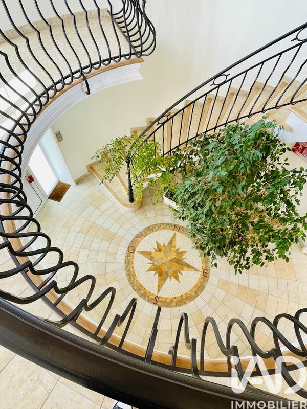 Maison - 732 m² - 20 pièces