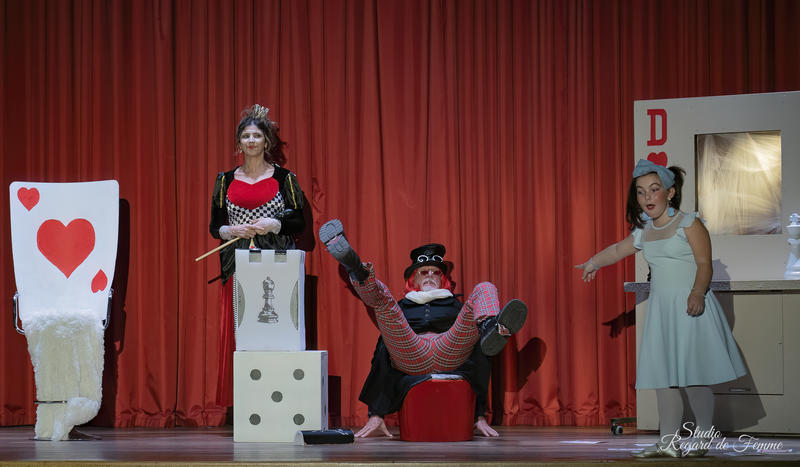 Alice Contre la Reine de Coeur