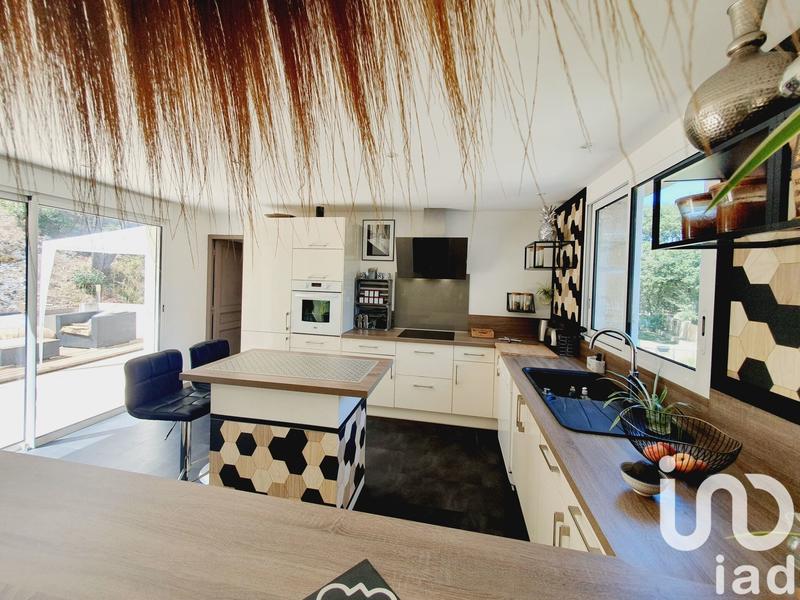 Maison - 220 m² - 8 pièces