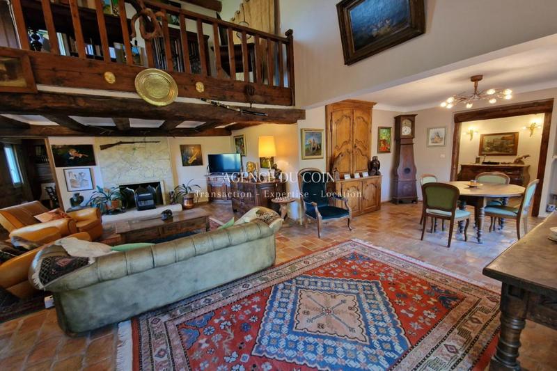 Demeure - 240 m² - 5 pièces