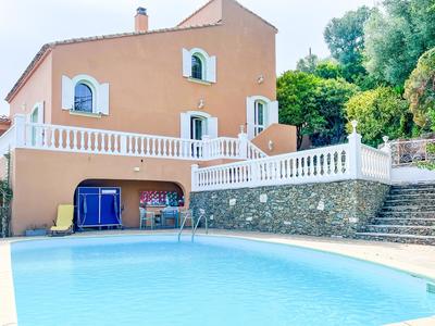 Maison - 232 m² - 8 pièces