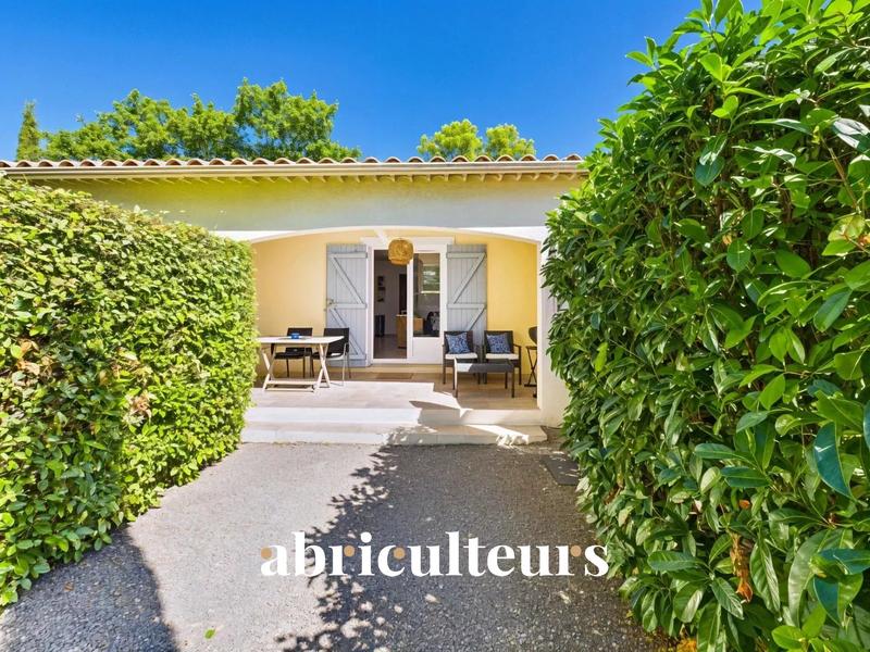 Villa - 261 m² - 12 pièces