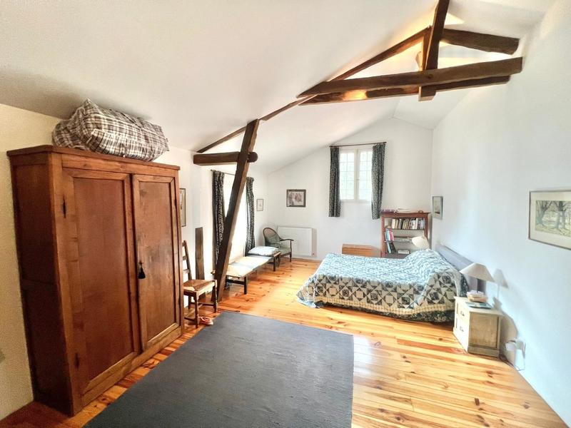 Maison - 335 m² - 8 pièces