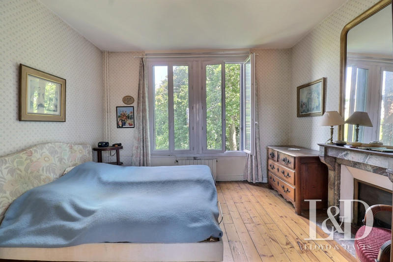 Maison - 230 m² - 13 pièces