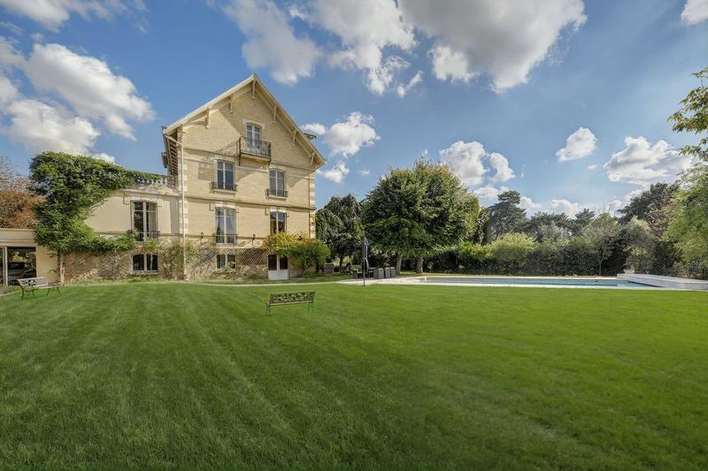 Villa - 485 m² - 12 pièces