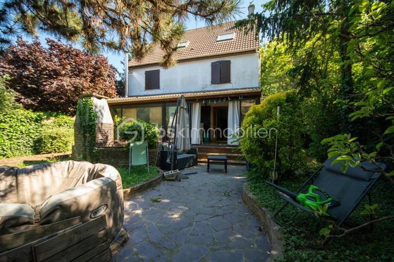 Maison - 193 m² - 8 pièces