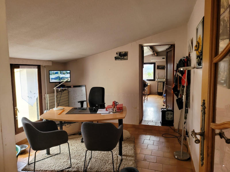 Maison - 307 m² - 15 pièces