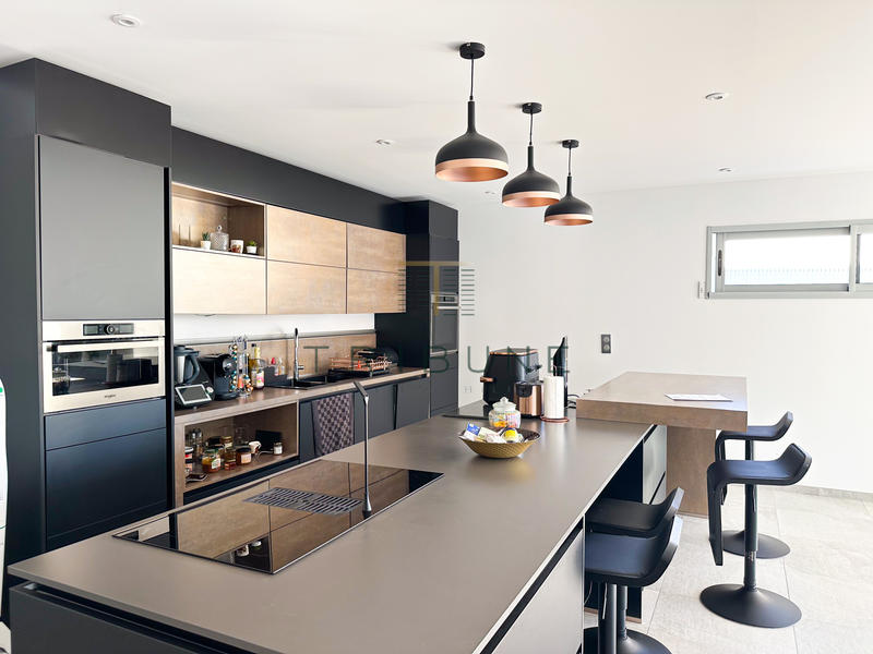 Maison - 145 m² - 8 pièces