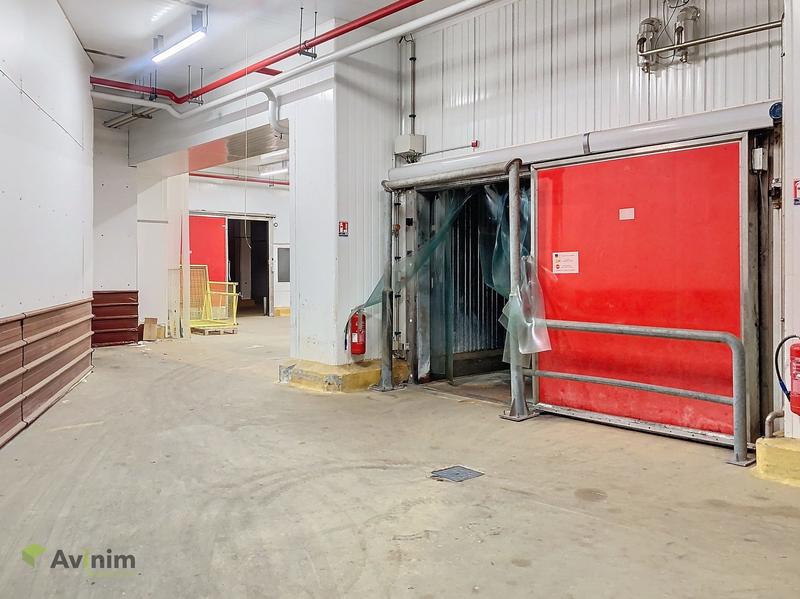 Entrepôt - 1 048 m²