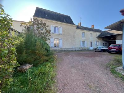 Maison ancienne - 228 m² - 8 pièces