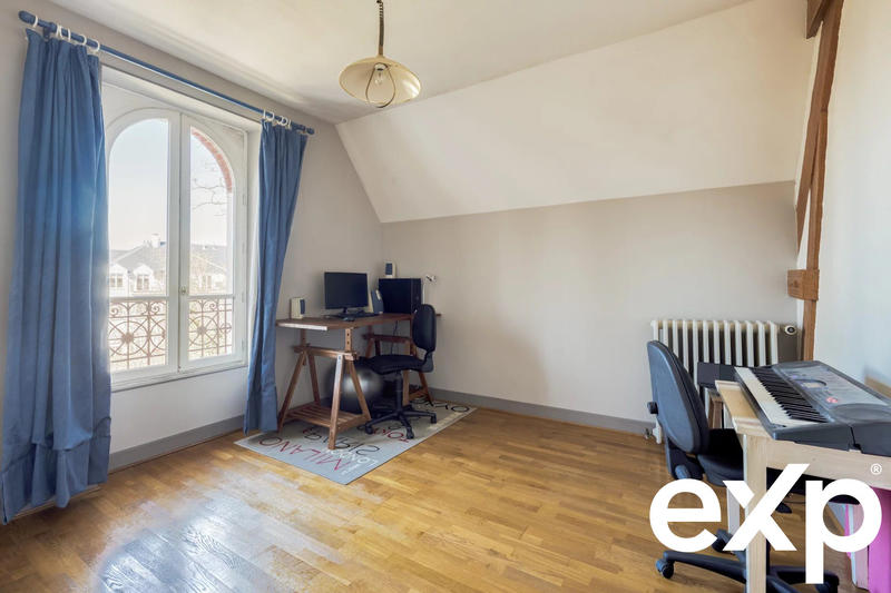 Maison - 246 m² - 10 pièces