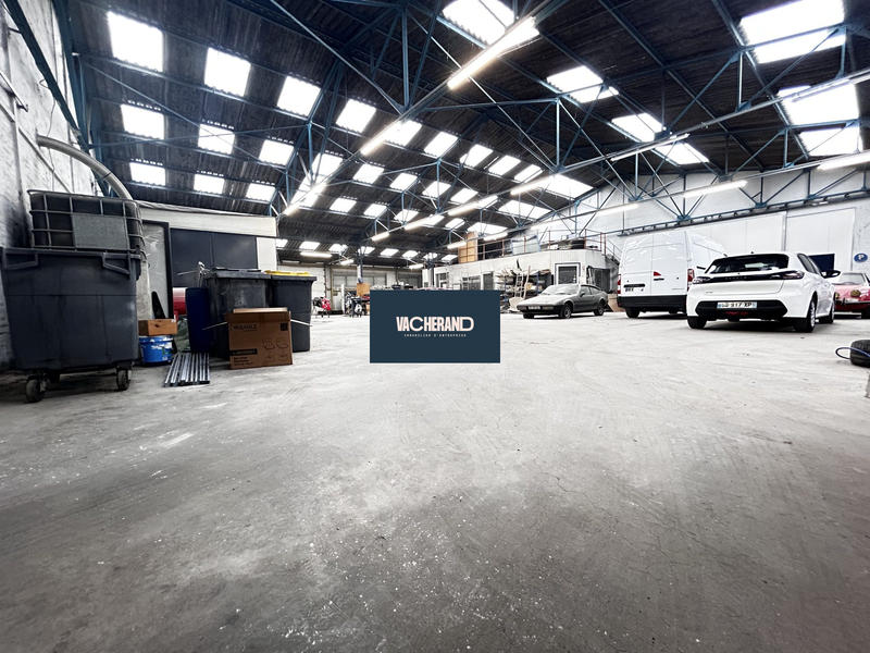 Local commercial - 929 m² - 4 pièces