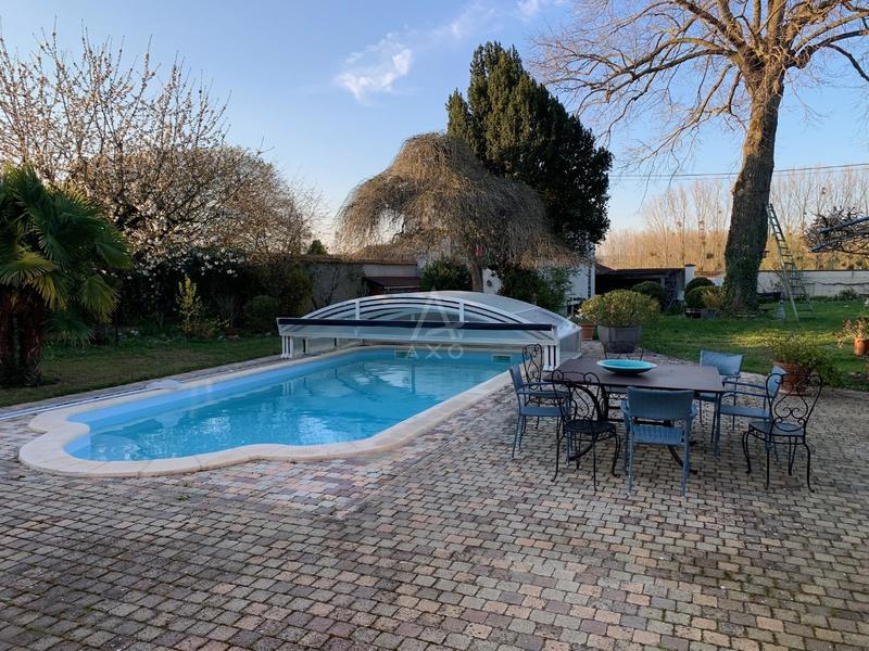 Maison - 263 m² - 10 pièces