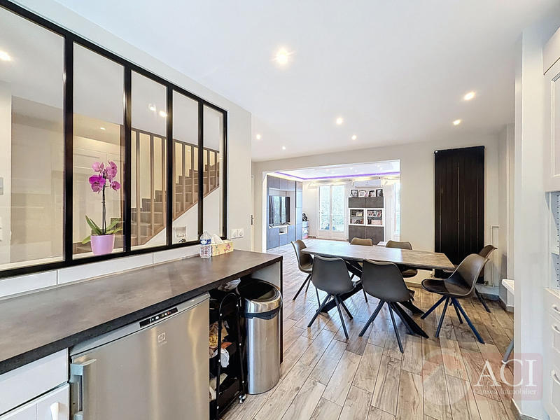 Maison - 97 m² - 5 pièces