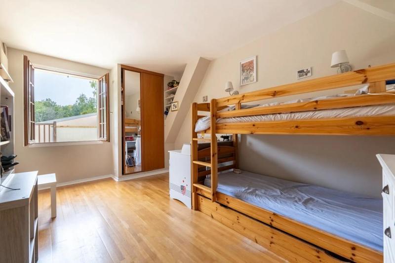 Maison - 260 m² - 12 pièces