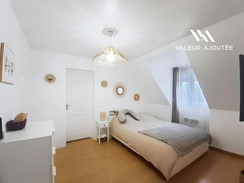 Maison traditionnelle - 109 m² - 6 pièces